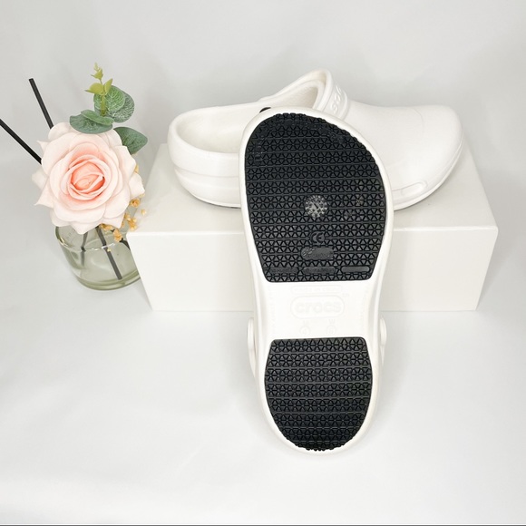 White CROCS Unisex Slip Resistant Work Shoe Size 6 Women/4 Men - Picture 6 of 12